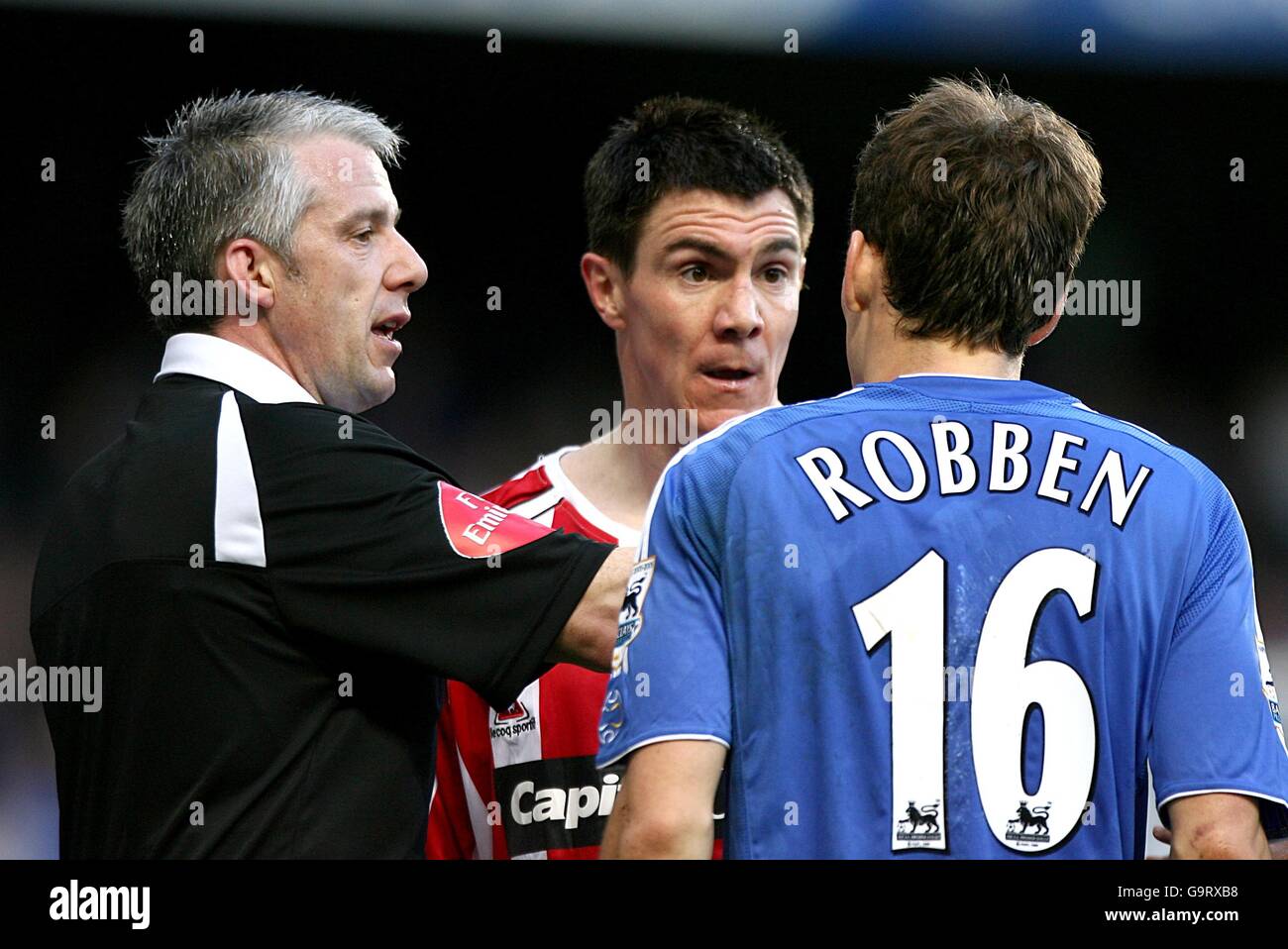 Referee chris foy seperates chelseas arjen sheffield united chris centre  hi-res stock photography and images - Alamy