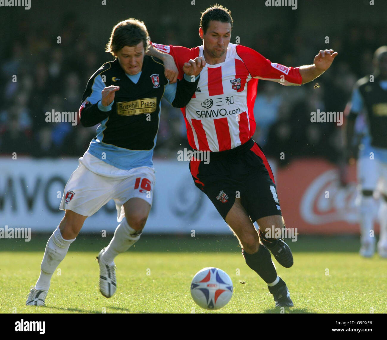 Brentford's Scott Taylor (right) and Rotherham's Stephen Brogan battle for the ball during the Coca-Cola Football League One match at Griffin Park, Brentford. Stock Photo
