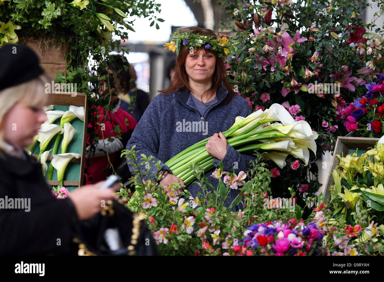 Paddington Station flower installation Stock Photo Alamy