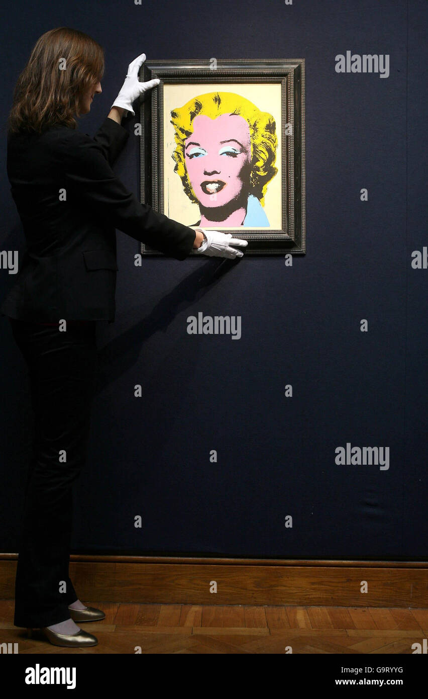 Marilyn monroe warhol painting hi-res stock photography and images - Alamy