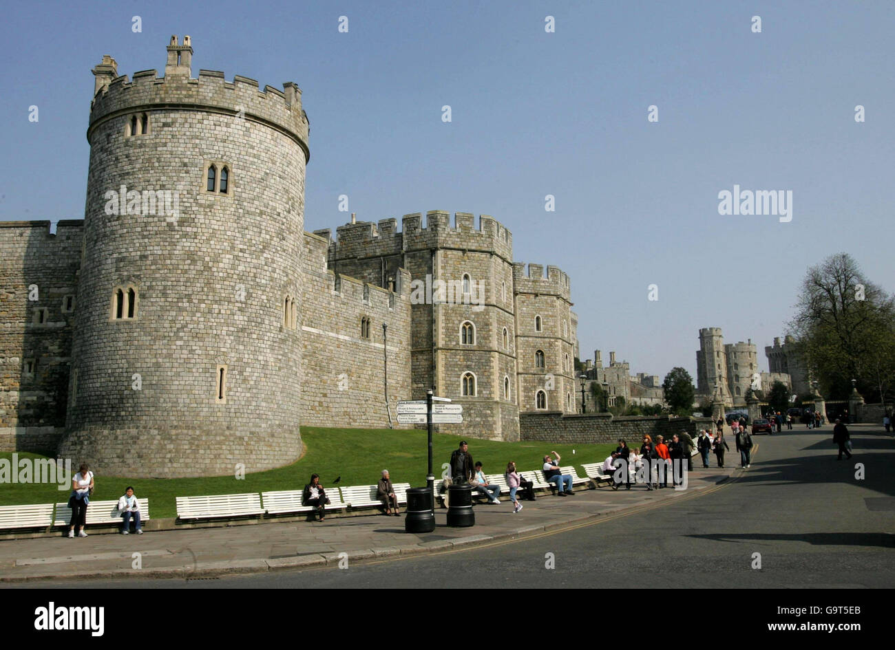 Women soldiers guard Windsor Castle. General view of Windsor Castle, Windsor. Stock Photo