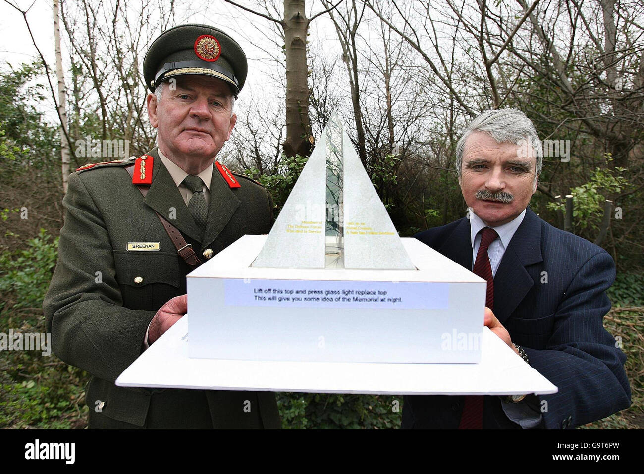 Chef of Staff of Defence Force Lt. Gen Jim Sreenan (left) and Minister for Defence Willie O'Dea TD in Merrion Square, Dublin. Pictured with a scale model for a new memorial for those who died in service. Stock Photo