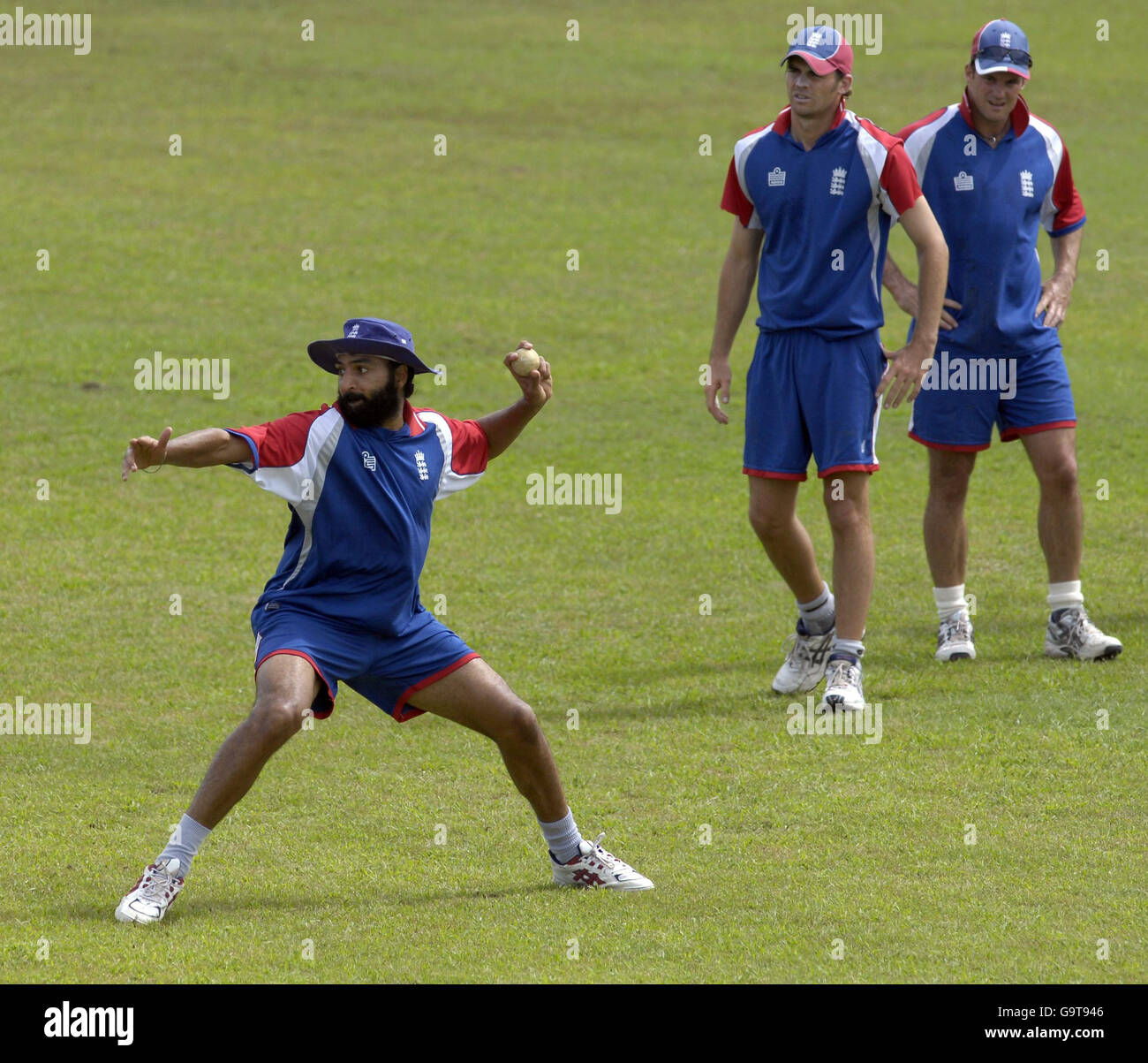 Full Length Action Watching Throwing Ball Fielding Hat Cap Mangrk Hi ...