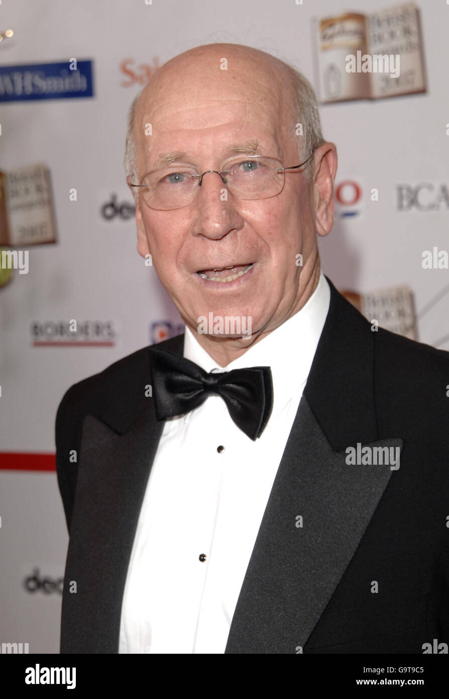 London bobby speaking hi-res stock photography and images - Alamy
