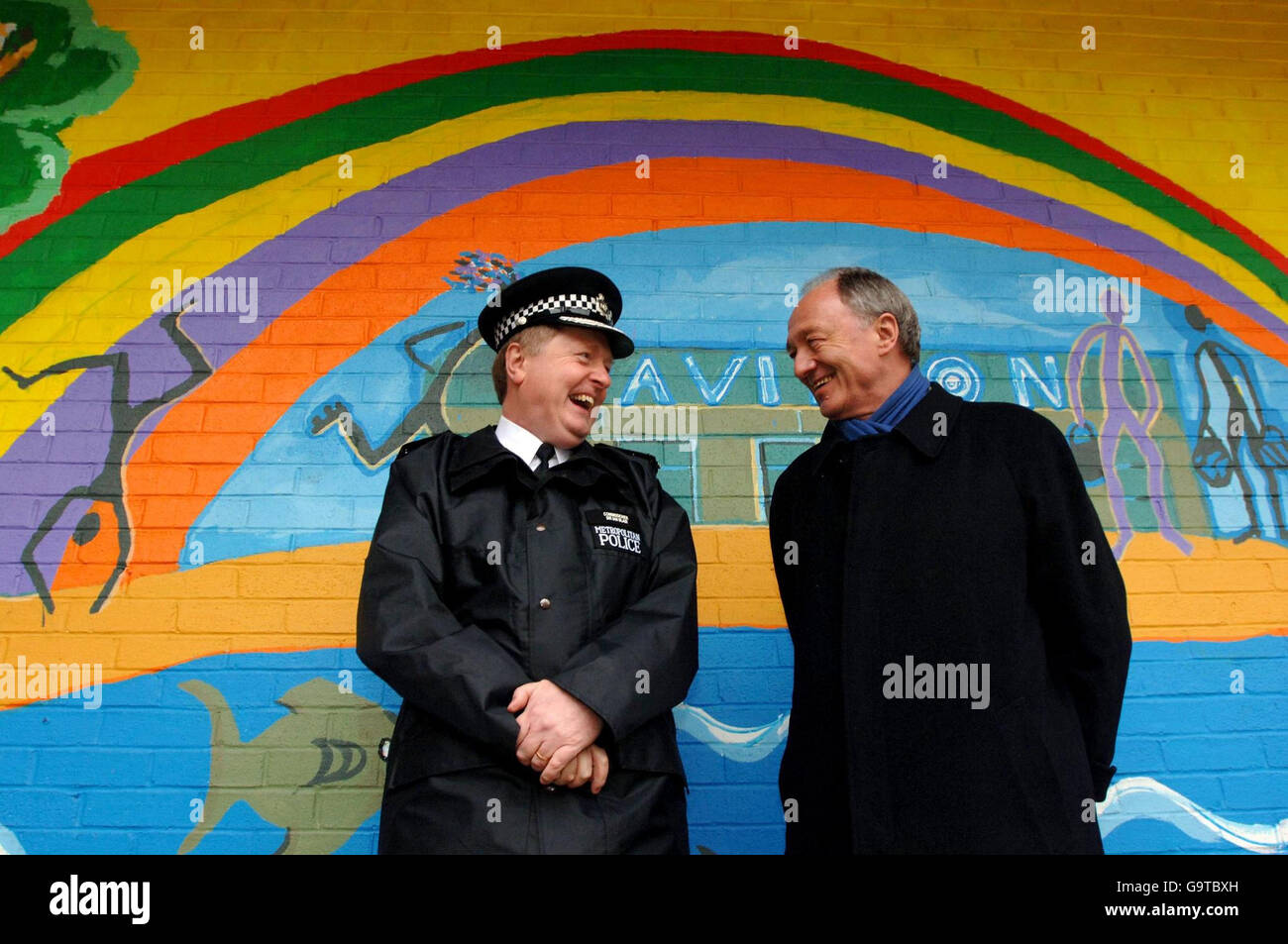 Ken Livingstone and Sir Ian Blair visit Community Centre Stock Photo