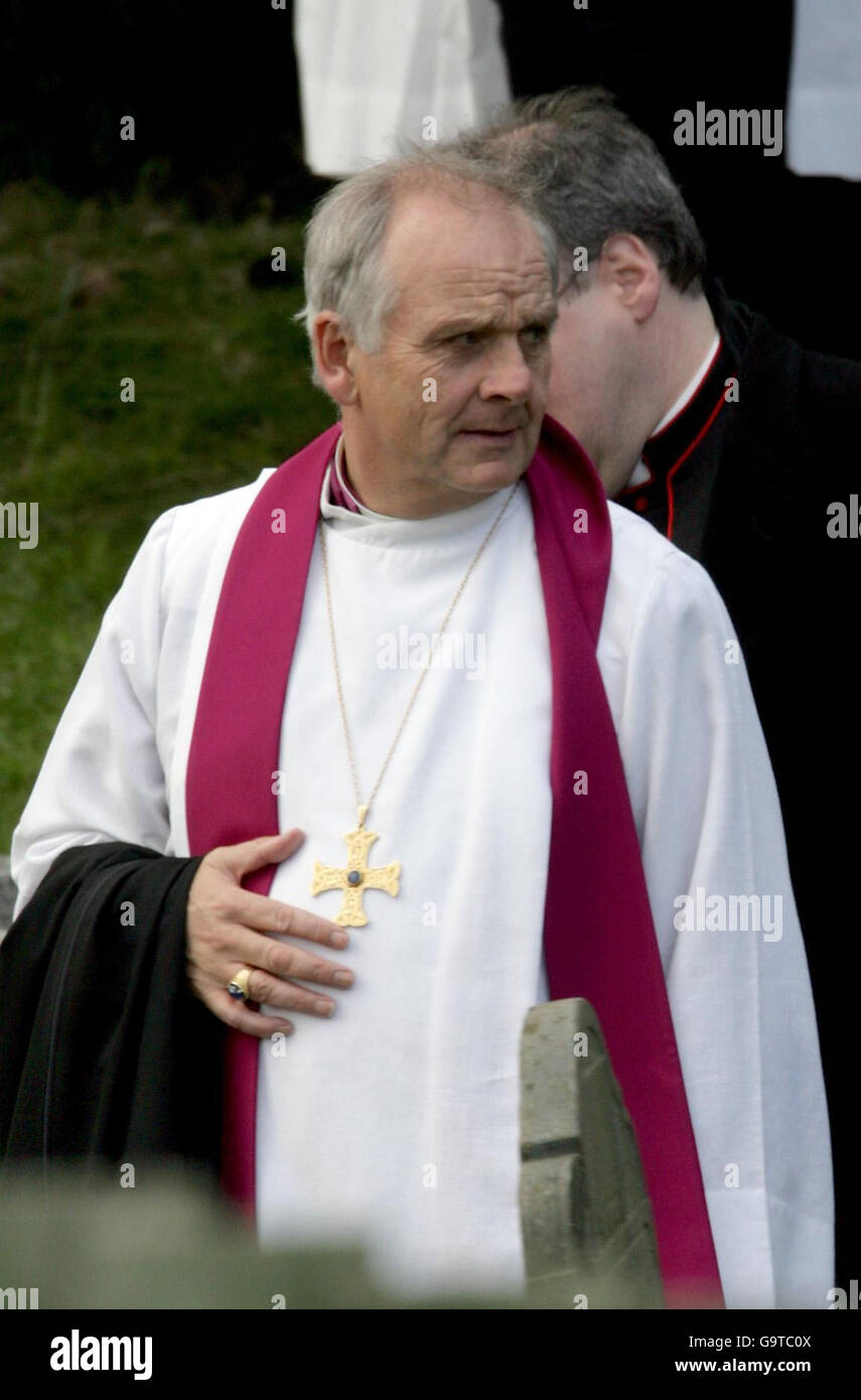 Father paul funeral hires stock photography and images Alamy