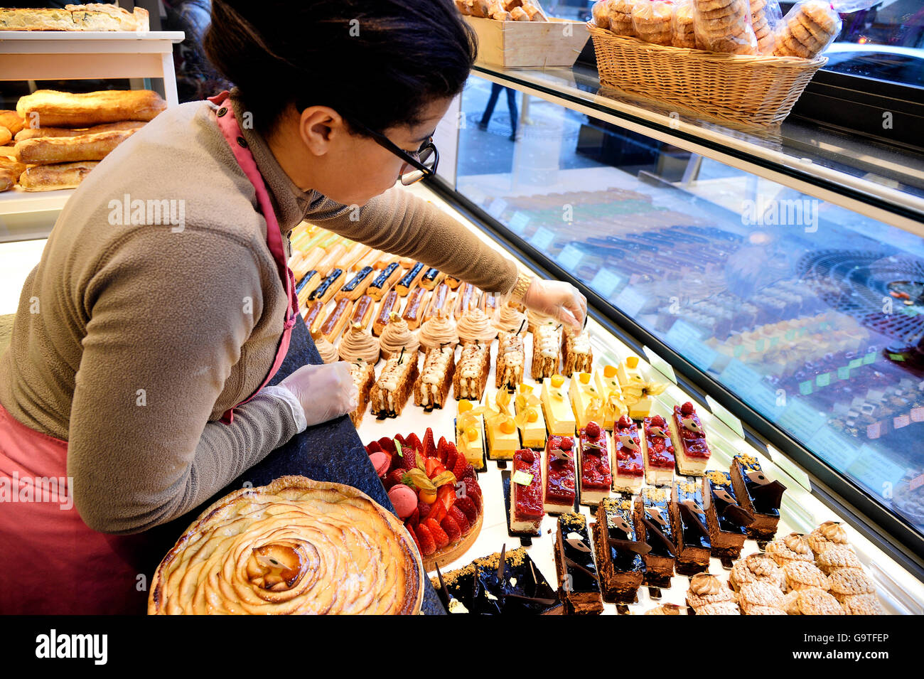 Europe france paris french pastries hires stock photography and images