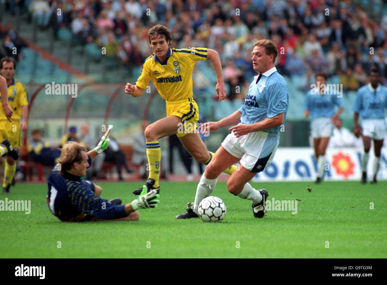 Soccer - Italian Serie A - Lazio v Parma. Lazio's Paul Gascoigne steams towards Parma's goalkeeper Claudio Taffarel Stock Photo