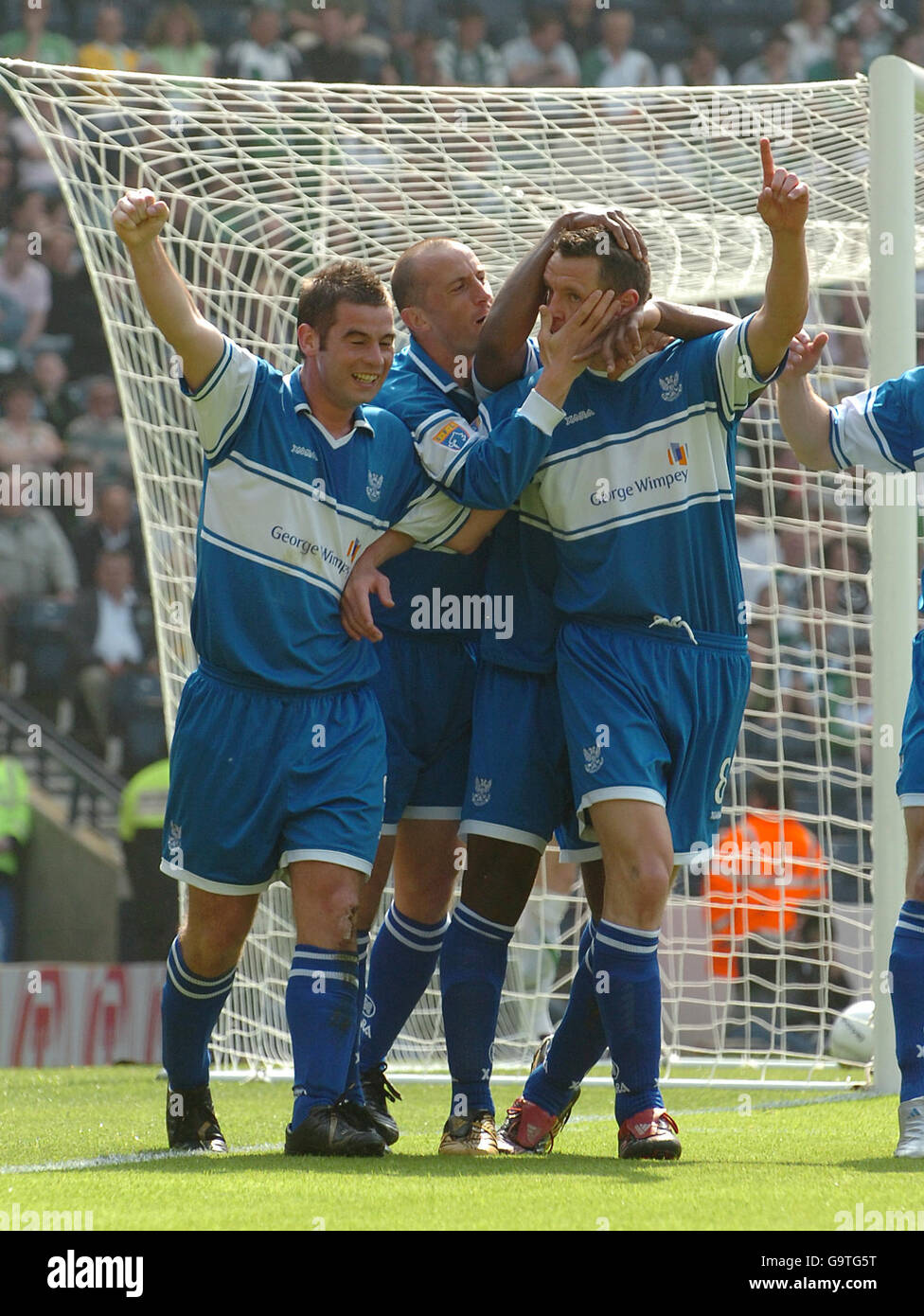 St Johnstone's players congratulate Martin Hardie after he scored against Celtic Stock Photo