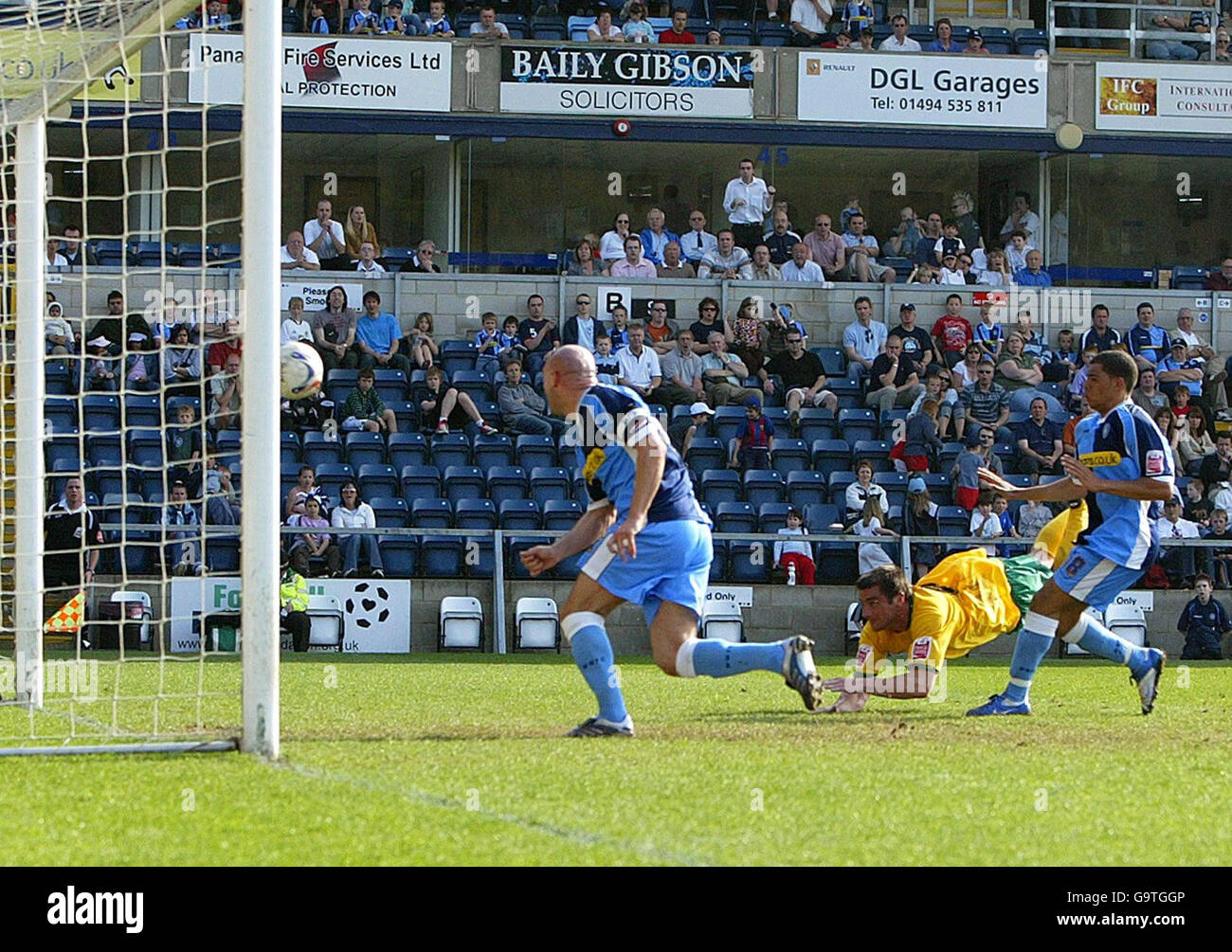 Hartlepool's Richard Barker (second from right) scores during the Coca-Cola Football League Two match at Causeway Stadium, High Wycombe. Stock Photo