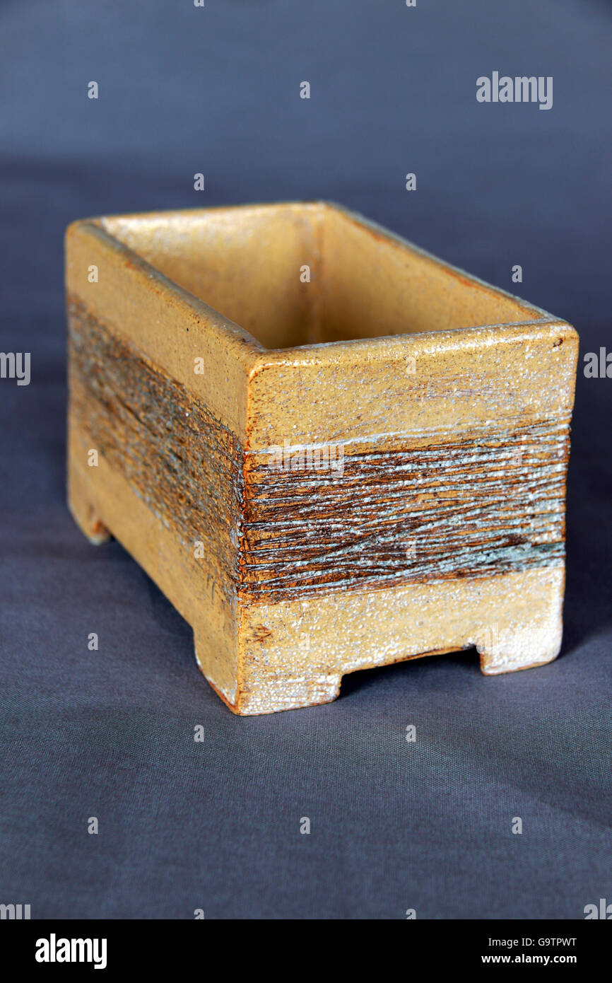 Hand shaped earthenware hires stock photography and images Alamy