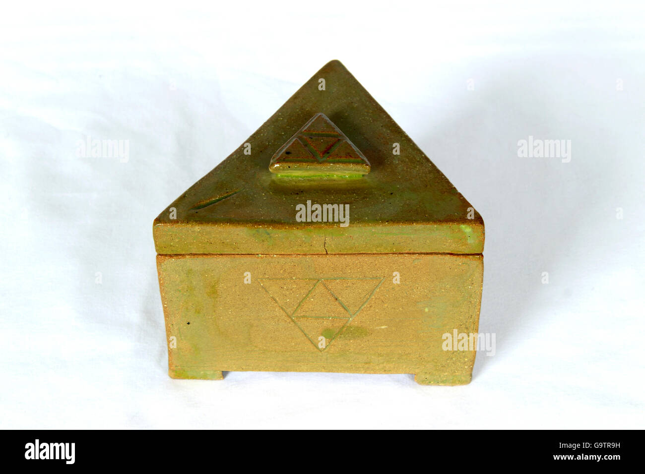 Ceramic pot pottery green glazed ceramic box with lid Stock Photo Alamy