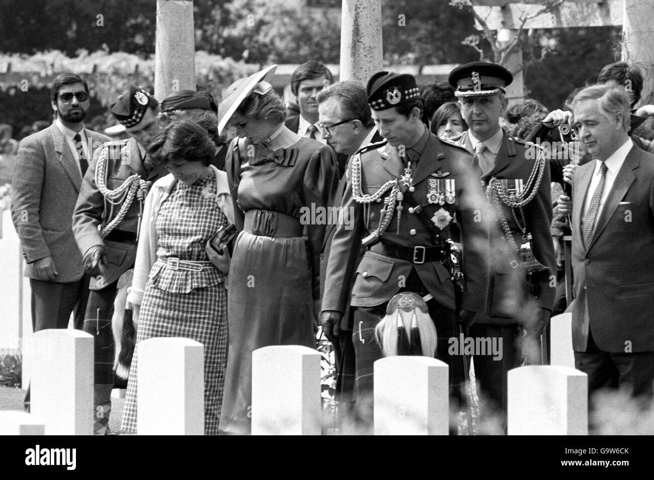 The Prince and Princess of Wales looking at headstones at a ceremony at the Anzio Beach Head cemetery. The Princess wears a wine coloured silk dress and the Prince the uniform of the Gordon Highlanders. Stock Photo