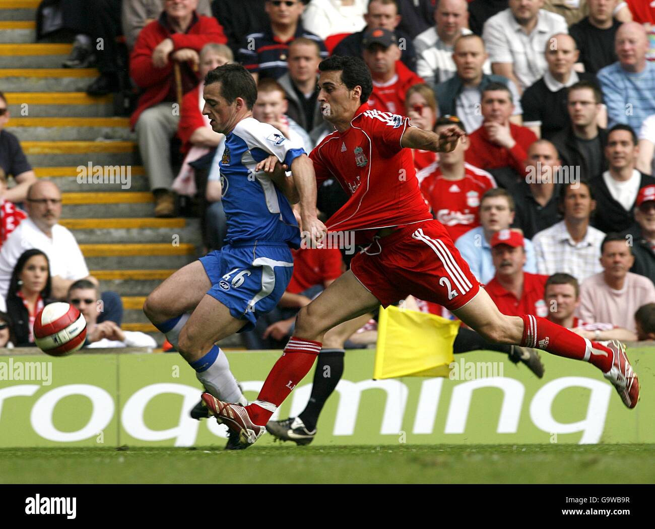 Soccer - FA Barclays Premiership - Liverpool v Wigan Athletic - Anfield. Wigan Athletic's Leighton Baines (l) and Liverpool's Alvaro Arbeloa (r) battle for the ball Stock Photo