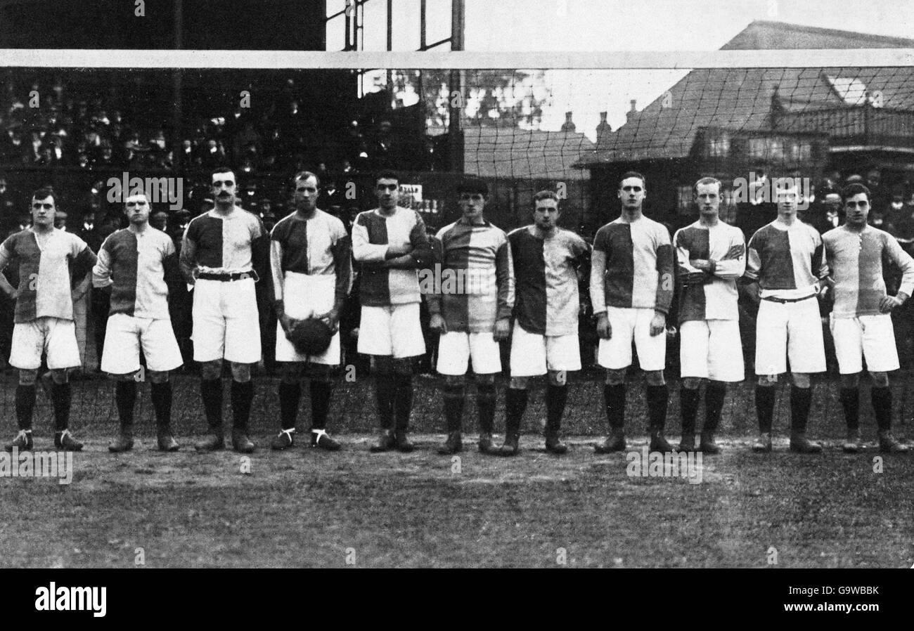 (L-R) Blackburn Rovers line up: Chadwick, Whittaker, Bob Crompton, McLure, Adam Bowman, McIvor, Davies, Pentland, Wolstenholme, Bradshaw, Cowell Stock Photo