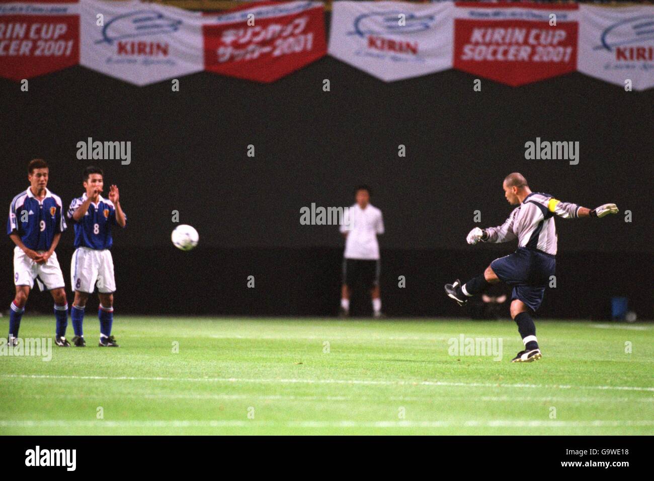 Jose luis chilavert free kick hi res stock photography and images Alamy Jose luis chilavert free kick hi res stock photography and images Alamy