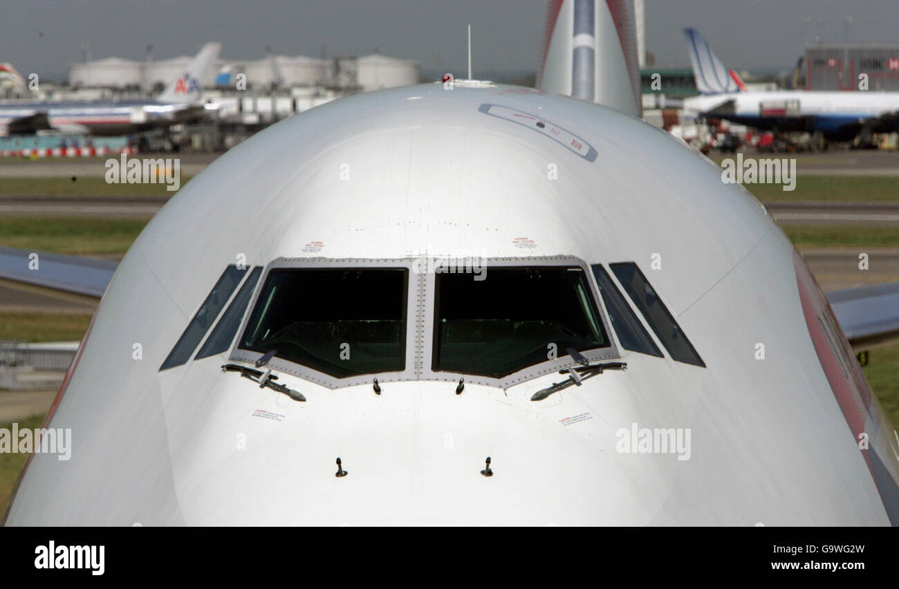 The cockpit british airways boeing heathrow airport hi-res stock ...