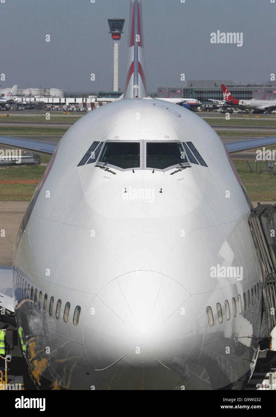 The cockpit of a British Airways Boeing 747 at Heathrow Airport Stock ...