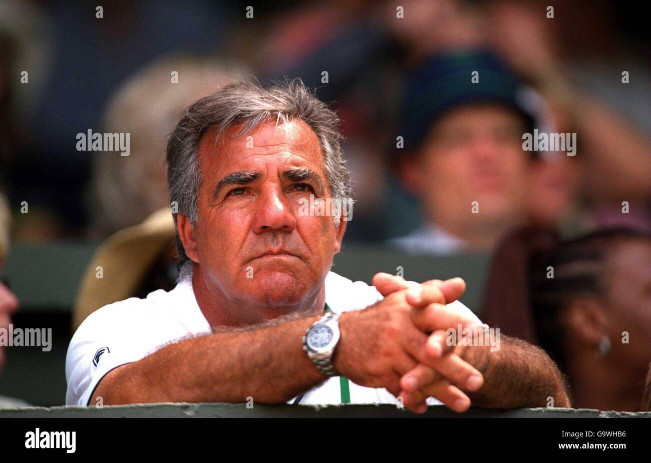 Tennis - Wimbledon 2001 - Quarter Final. Vater Capriati watches his daughter in action Stock Photo