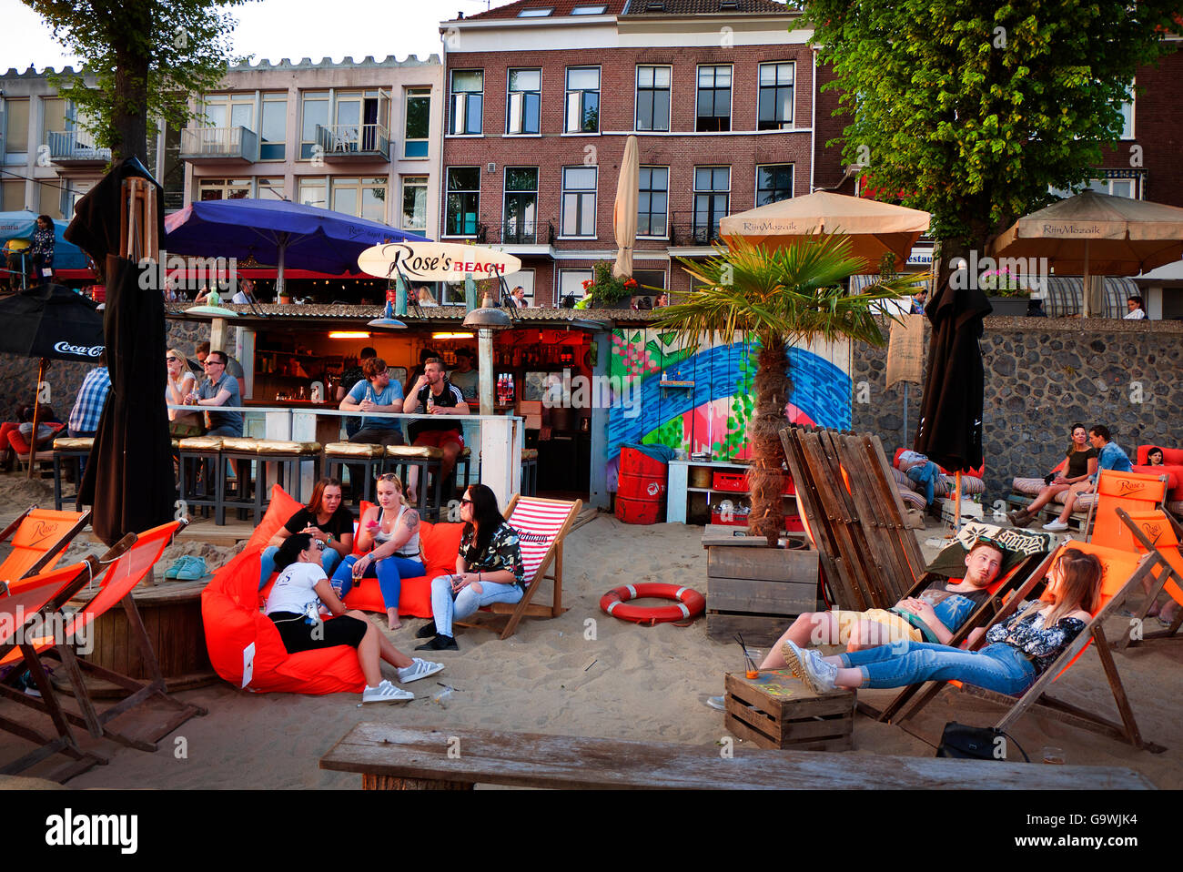 Beïnvloeden Keel Koe People relaxing at Rose's Lounge on Rijnkade in Arnhem, Holland Stock Photo  - Alamy