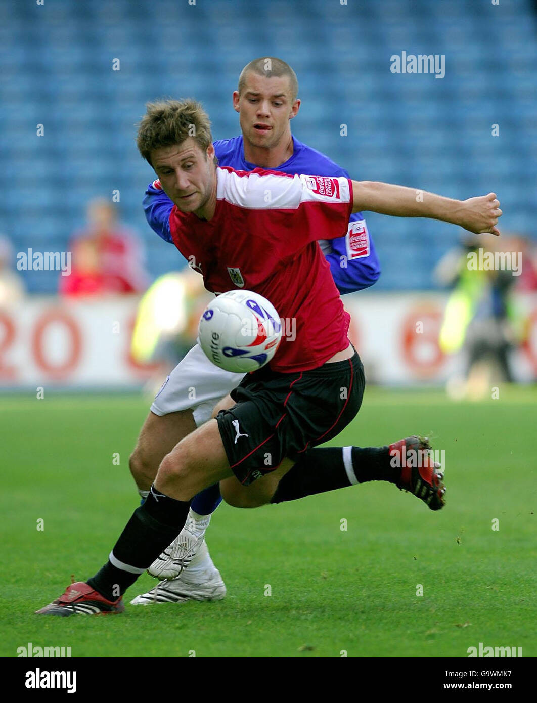 Bristol City's David Noble and Millwall's Alan Dunne battle for the ball during the Coca-Cola Football League One match at the New Den, Millwall. Stock Photo