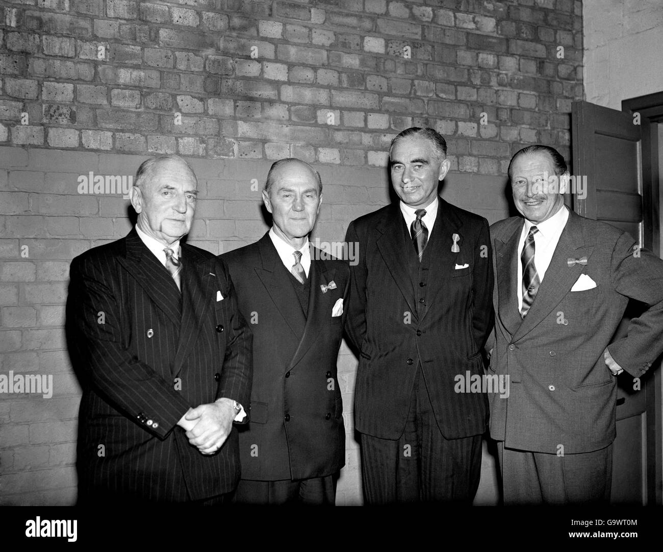(L-R) Lt Col ARF Kingscote (Vice President), Brigadier Sir John Smyth, Mr ER Avory and Max Woosman (Vice President) Stock Photo