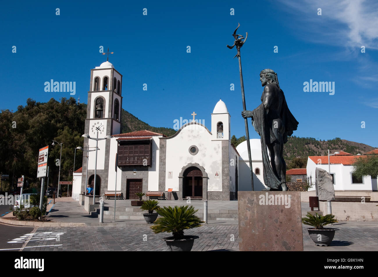 church and statue of Guanche warrior, bronce, Santiago del Teide, Teneriffa, Tenerife, Canary Islands, Spain, Europe Stock Photo