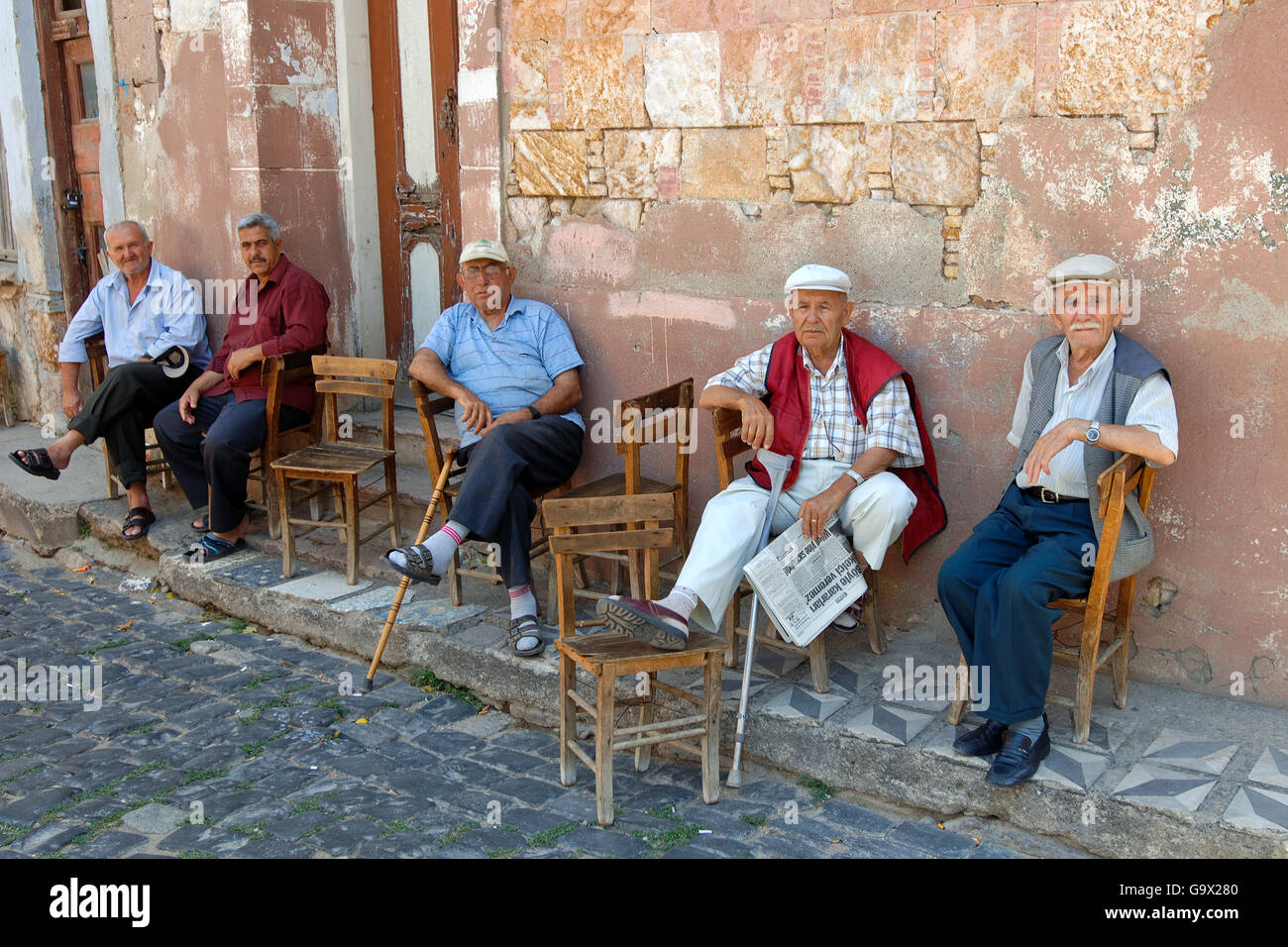 old turkish men sitting in front of house, Ayvalik, Cunda, Balikesir, Turkey, Asia / Ayvalik Stock Photo