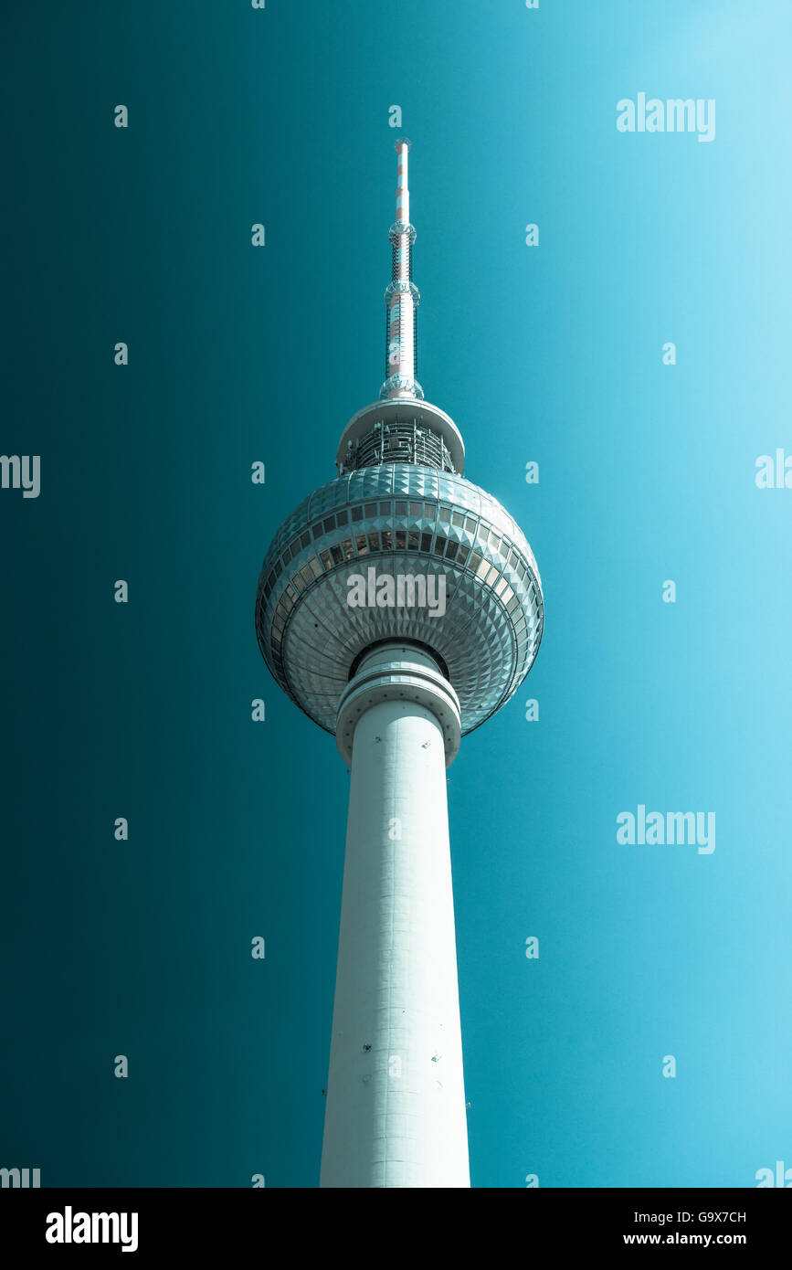 Tall tv tower hi-res stock photography and images - Alamy