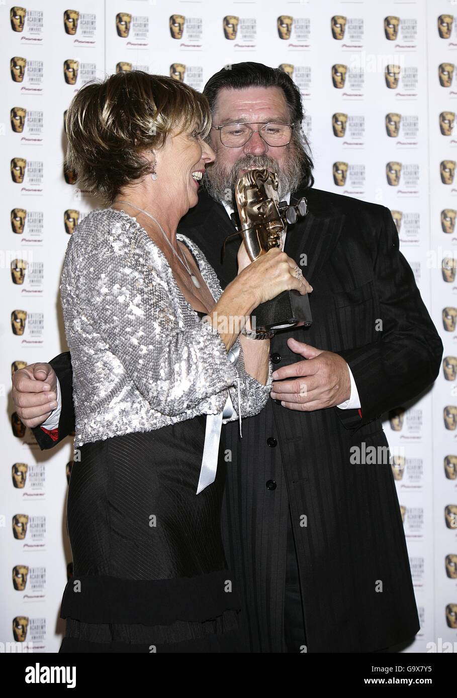 (R-L) Ricky Tomlinson and Sue Johnston with the award for Best Situation Comedy recieved for The Royale Family: Queen Of Sheba at the British Academy Television Awards, held at the London Palladium, central London. PRESS ASSOCIATION Photo. Picture date: Sunday 20 May 2007. Photo credit should read: Yui Mok/PA Wire Stock Photo