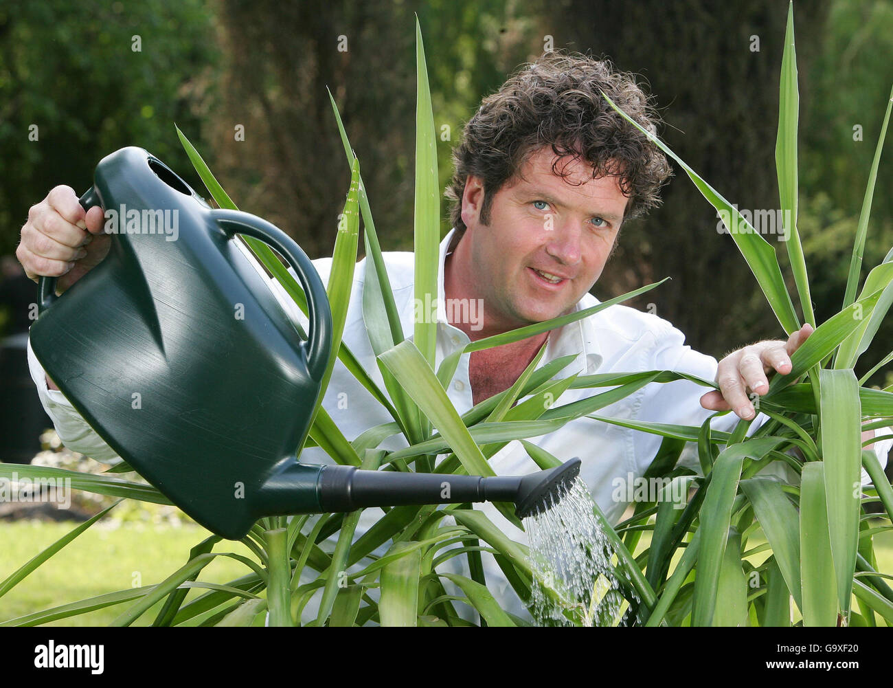 Diarmuid Gavin shows gardeners how to combat global warming Stock Photo