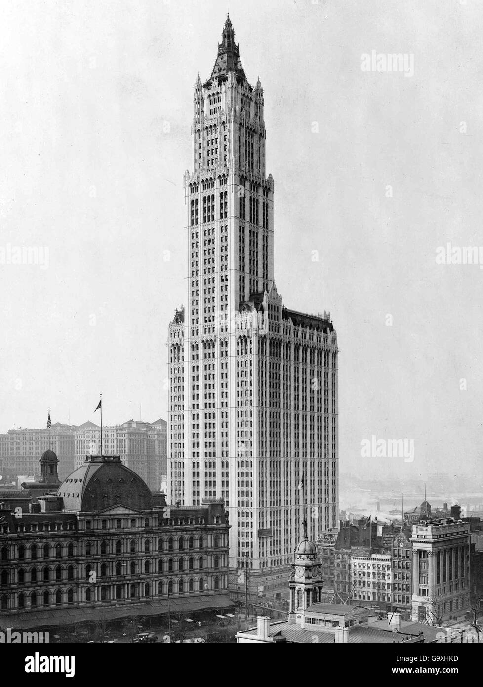 WOOLWORTH BUILDING 233 Broadway, New York shortly after completion in 1913 Stock Photo
