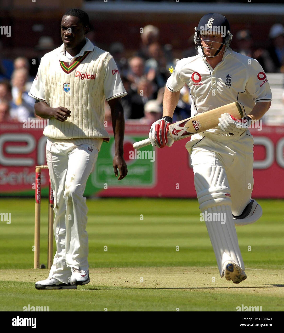 Cricket action running lords hi-res stock photography and images - Alamy