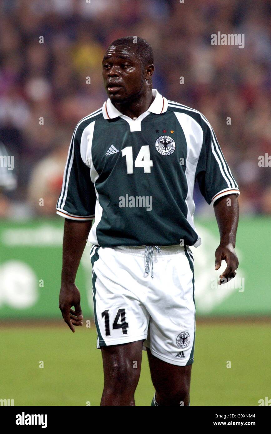 Soccer - World Cup 2002 Qualifier - Group Nine - Germany v England