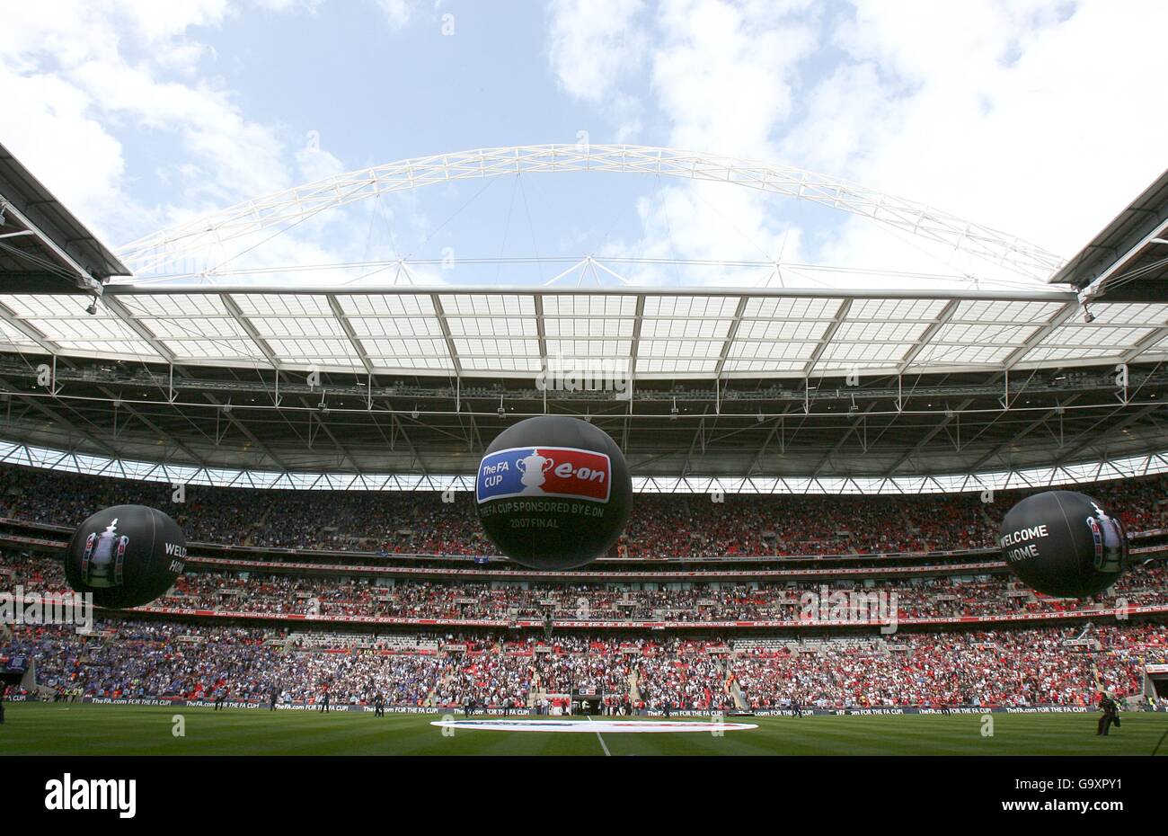 Soccer - FA Cup - Final - Chelsea v Manchester United - Wembley Stadium. Trapeze artists perform on giant balloons prior to kick off Stock Photo