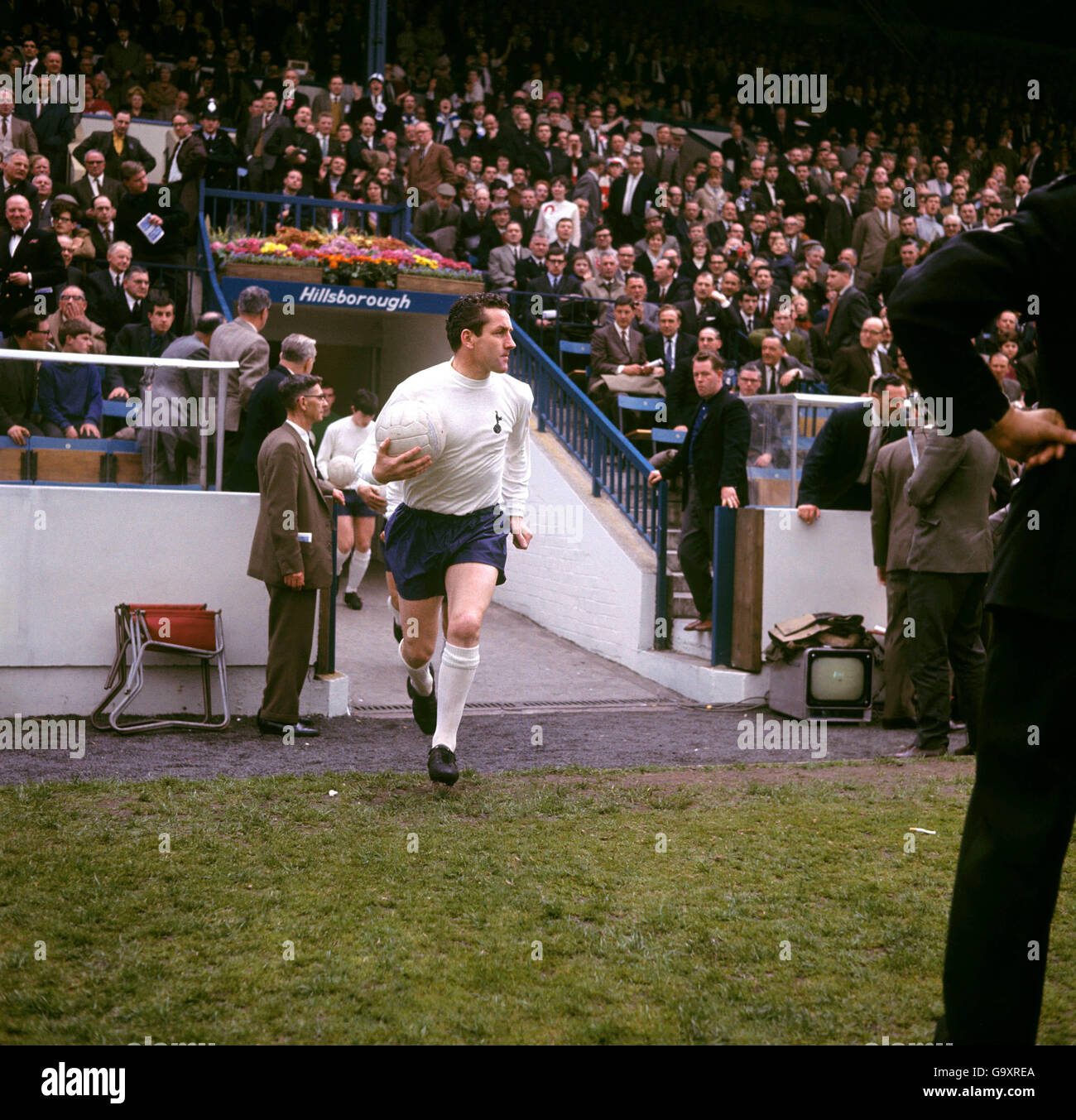 To face nottingham forest in the fa cup semi final hi-res stock 
