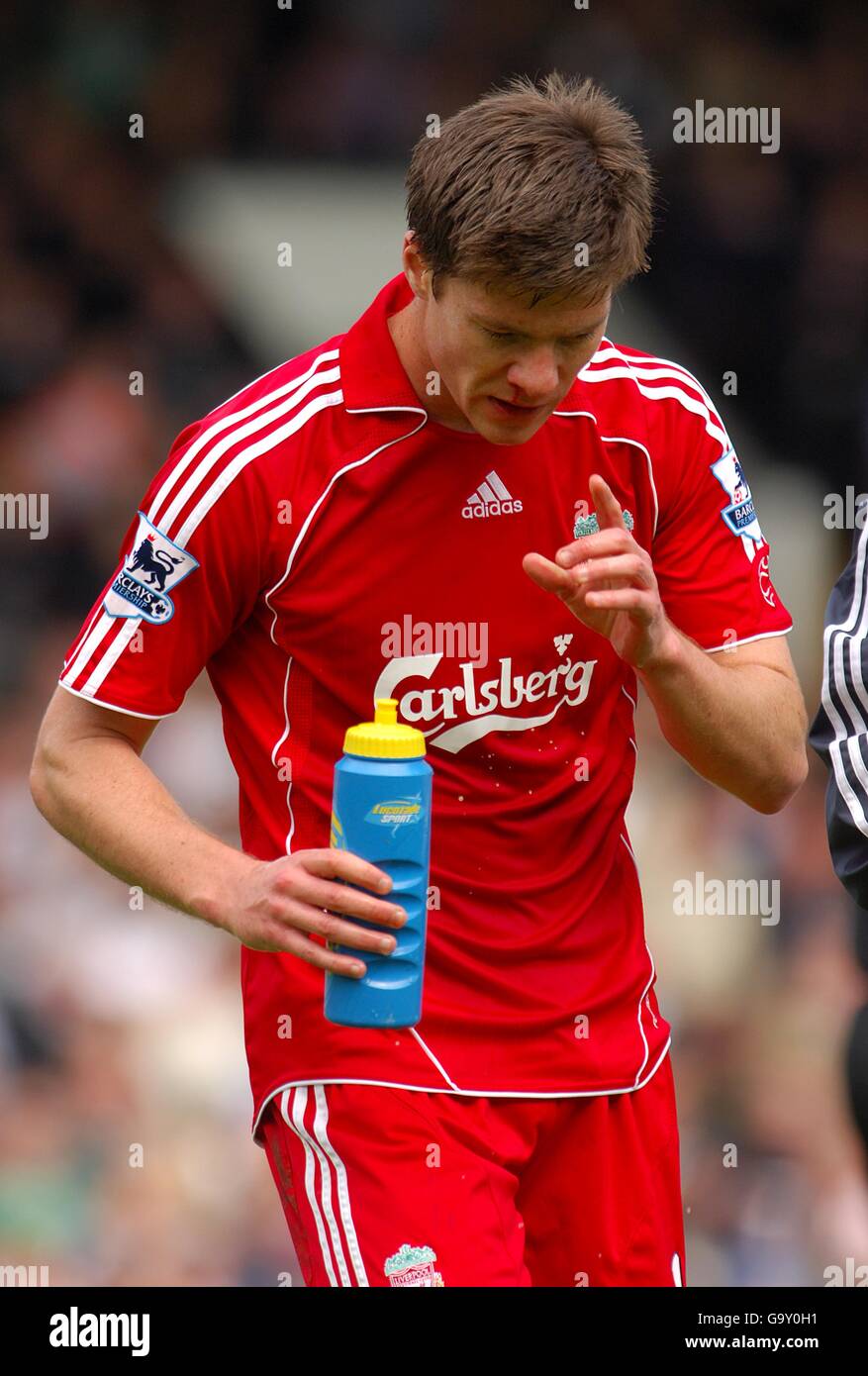 Soccer - FA Barclays Premiership - Fulham v Liverpool - Craven Cottage. Liverpool's Xabi Alonso bleeds from his nose Stock Photo