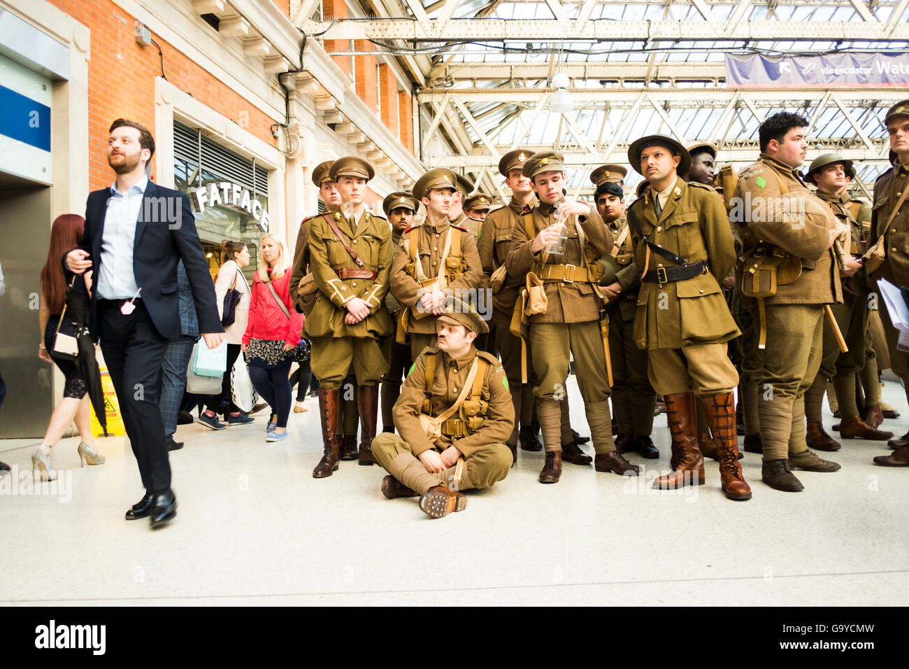 London, UK. 1st July, 2016. A silent tribute by men dressed as First World War Soldiers at Waterloo Station to mark the 100th anniversary of the beginning of the Battle of the Somme.   Credit:  claire doherty/Alamy Live News Stock Photo