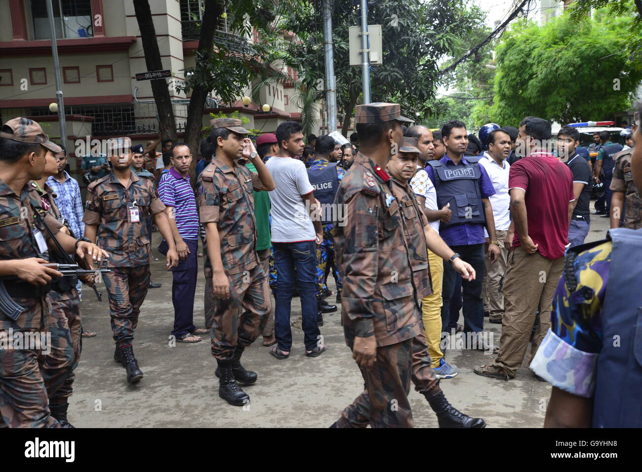 Dhaka, Bangladesh. 02nd July, 2016. Bangladeshi soldiers and police walk along a street leading to an upscale restaurant in Dhaka on July 2, 2016, following a bloody siege there by armed attackers that began on July 1. Heavily armed militants murdered 20 hostages in Bangladesh, hacking many of their victims to death, before six of the attackers were gunned down at the end of a siege July 2 at a restaurant packed with foreigners. Credit:  Mamunur Rashid/Alamy Live News Stock Photo