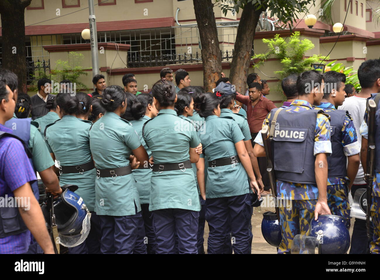 Dhaka, Bangladesh. 02nd July, 2016. Bangladeshi soldiers and police walk along a street leading to an upscale restaurant in Dhaka on July 2, 2016, following a bloody siege there by armed attackers that began on July 1. Heavily armed militants murdered 20 hostages in Bangladesh, hacking many of their victims to death, before six of the attackers were gunned down at the end of a siege July 2 at a restaurant packed with foreigners. Credit:  Mamunur Rashid/Alamy Live News Stock Photo