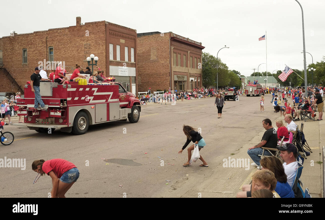 Whiting, IOWA, USA. 4th July, 2016. Residents and guests gather on the
