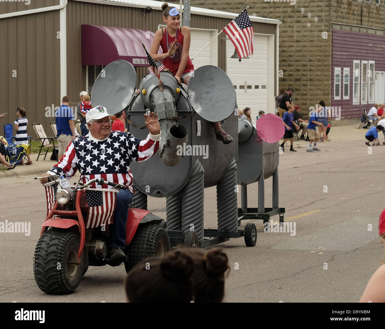 Whiting, IOWA, USA. 4th July, 2016. GARY DANKE, Salix, Iowa, shows his