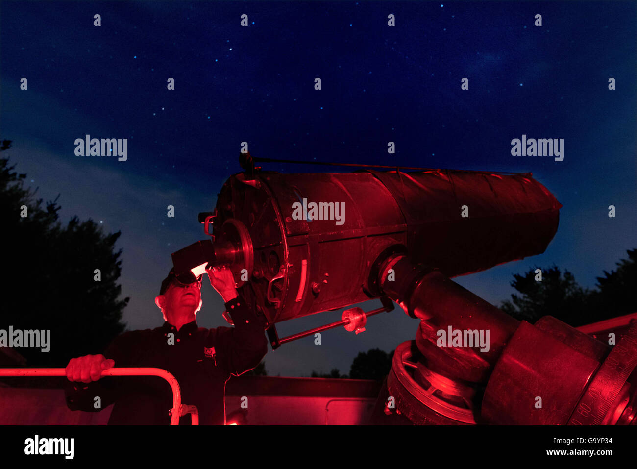 Dexter, MI, USA. 2nd July, 2016. One of the Lowbrow Astronomers looks