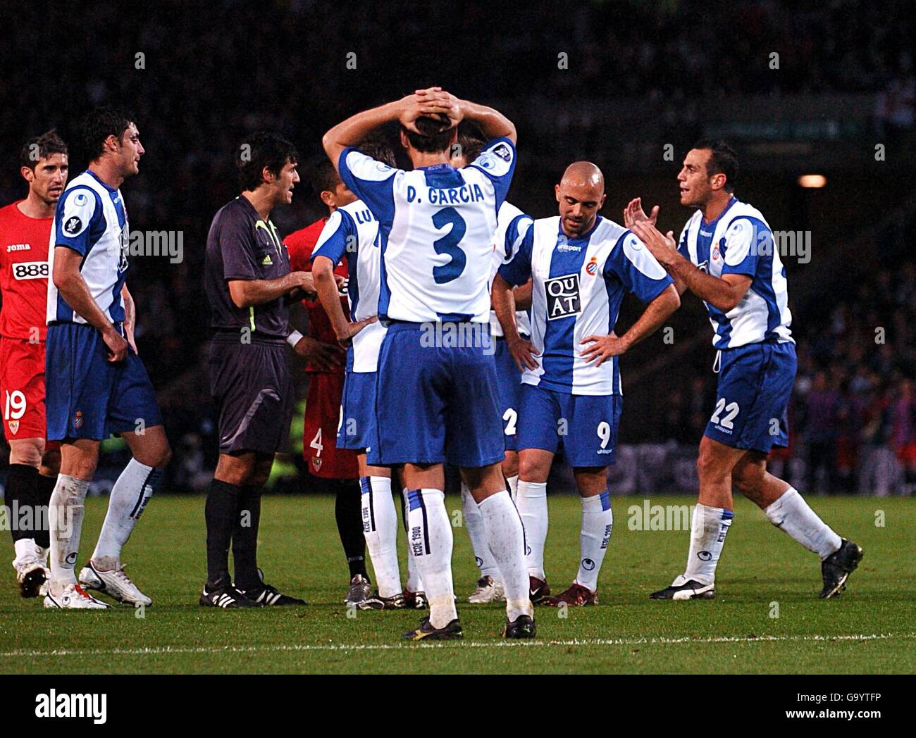 Soccer - UEFA Cup - Final - Espanyol v Sevilla - Hampden Park Stock Photo -  Alamy
