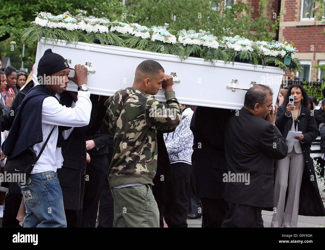 The coffin of 12-year-old Kamilah Peniston is carried into St Kentigans Church, Fallowfield. Kamilah Peniston was fatally shot on Monday 30 April 2007 in Gorton. Stock Photo