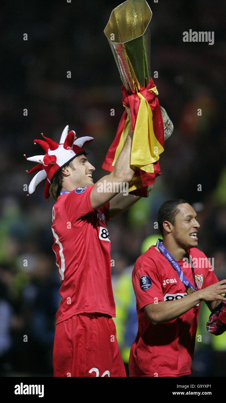 Soccer - UEFA Cup - - Espanyol v Sevilla - Hampden Park. Sevilla's Ocio Aitor and Adriano celebrate winning Uefa cup Stock Photo - Alamy