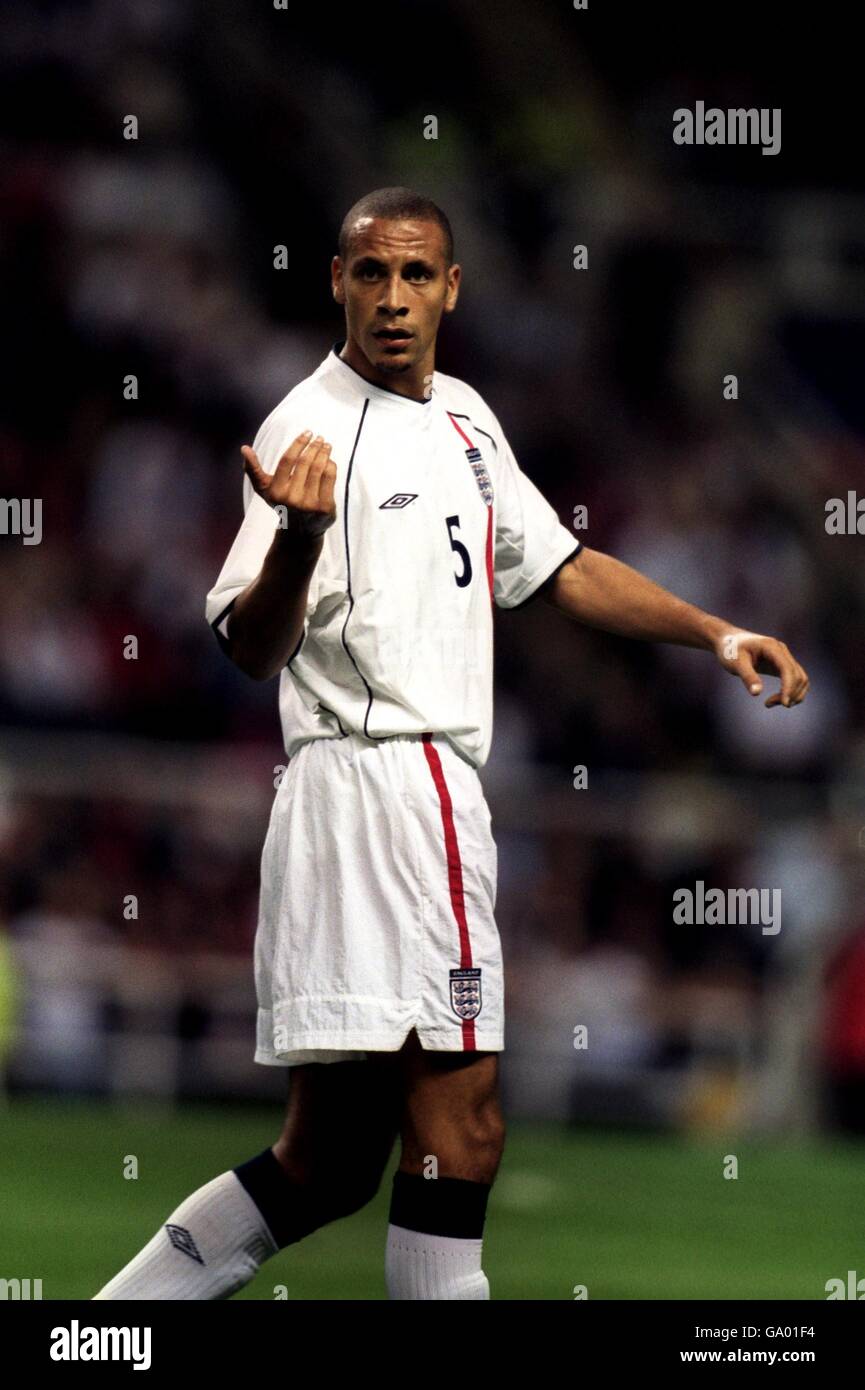 Rio ferdinand 2002 hi-res stock photography and images - Alamy