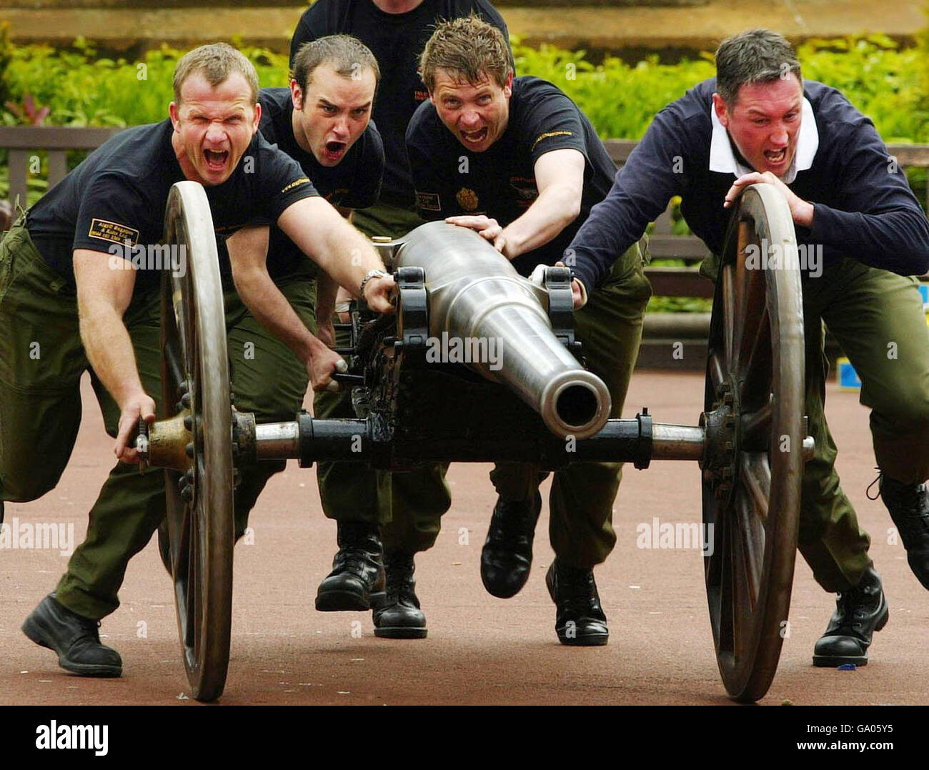 Royal navy field gun hires stock photography and images Alamy