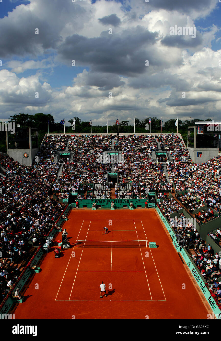 General view of Court Suzanne Lenglen as Flavio Cipolla of Italy faces Rafael Nadal of Spain in the second round of the French Open Stock Photo