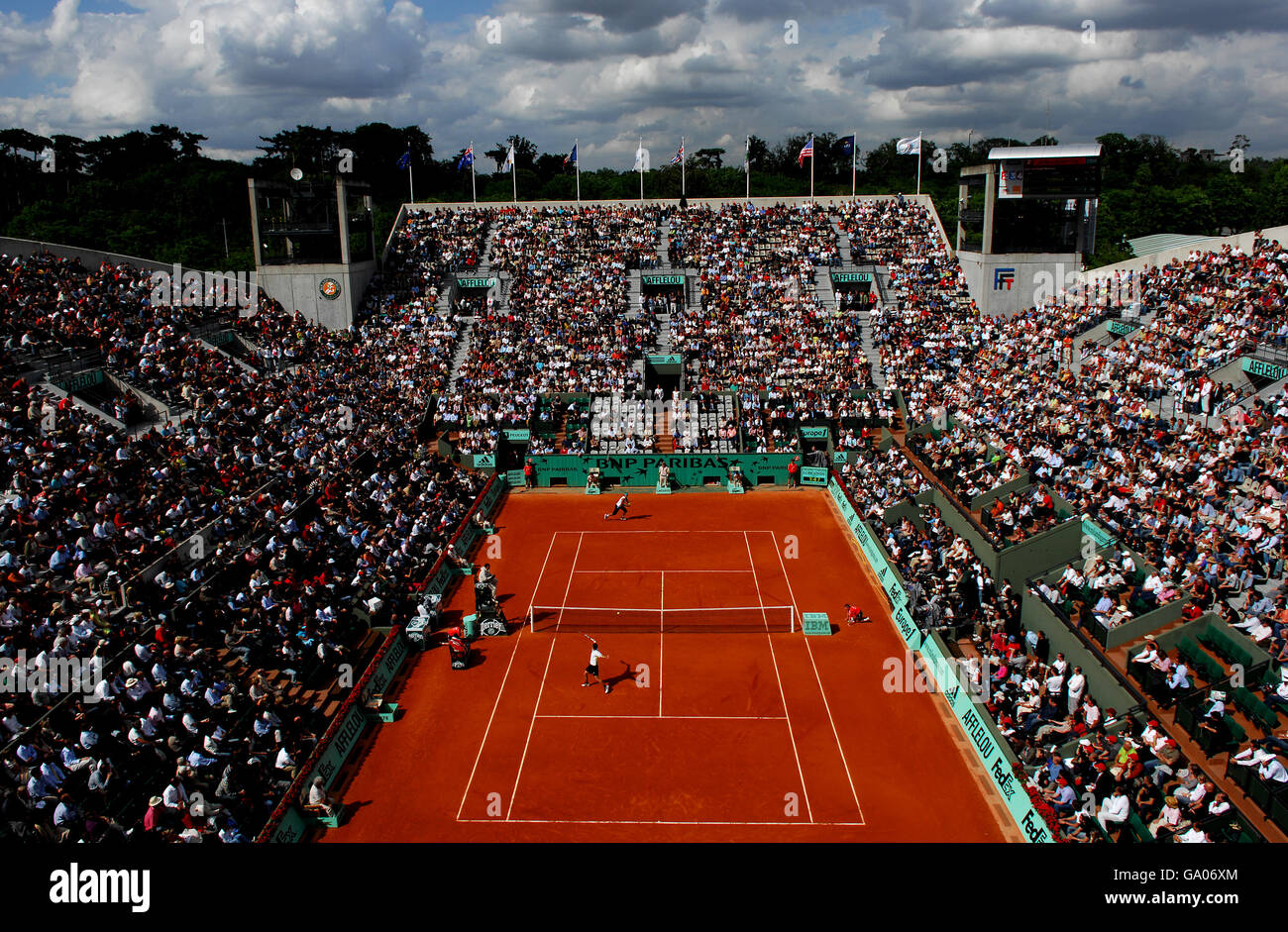 General view of Court Suzanne Lenglen as Flavio Cipolla of Italy faces Rafael Nadal of Spain in the second round of the French Open Stock Photo